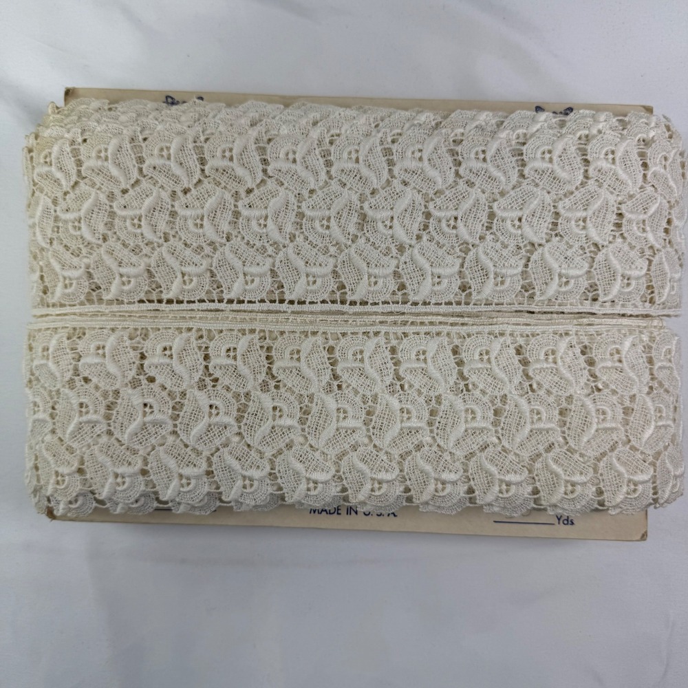 Vintage Associated Lace Corp Ivory Floral Scalloped Lace Trim 30 Yards USA Made